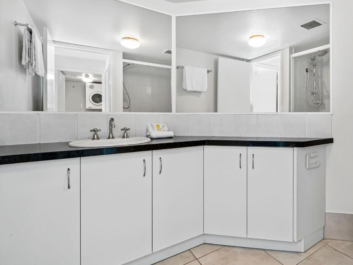 Peninsular Beachfront Resort Mooloolaba Bagian luar foto